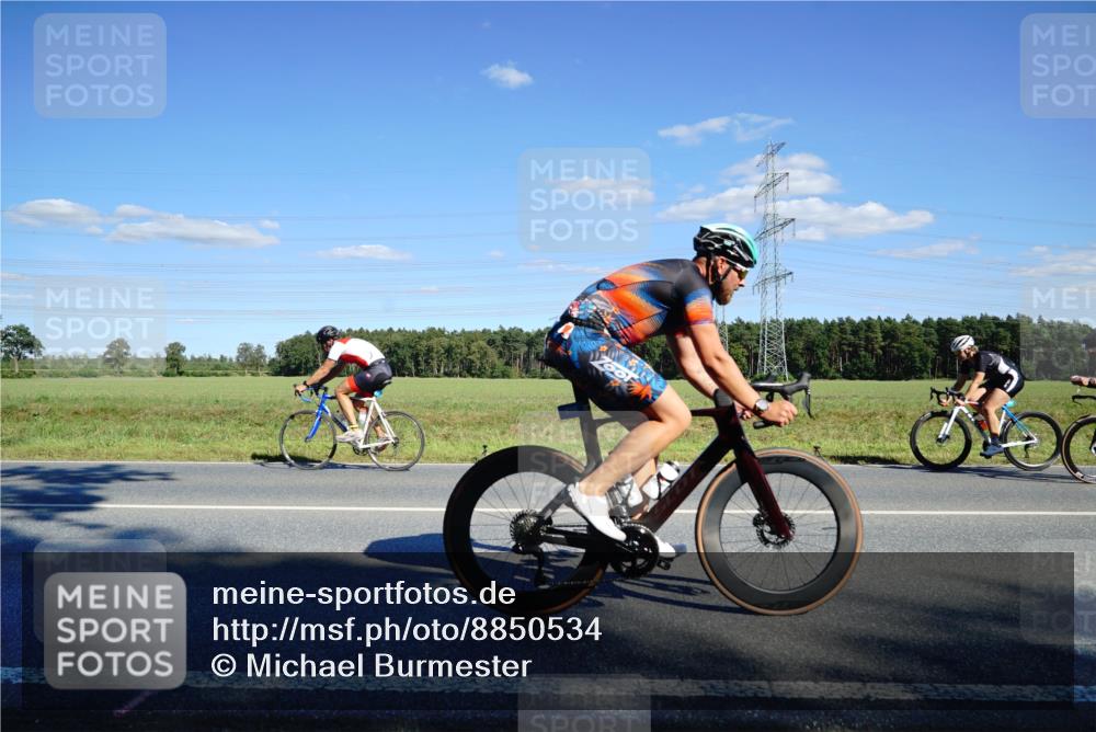 07.09.2025 - 19. Norderstedt Triathlon Michael Burmester http://msf.ph/oto/8850534 07.09.2025 15:30:35 Radfahren 399, 407, 445, 452, 467, 870, 1435, 1486, 1545 meine-sportfotos.de