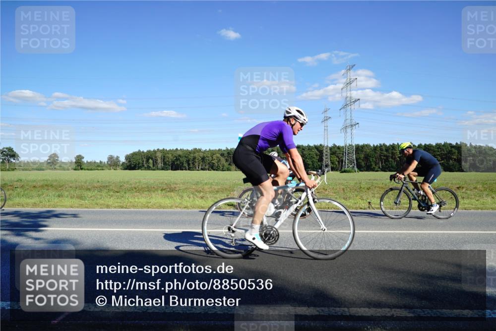07.09.2025 - 19. Norderstedt Triathlon Michael Burmester http://msf.ph/oto/8850536 07.09.2025 15:30:35 Radfahren 399, 407, 445, 452, 467, 870, 1435, 1486, 1545 meine-sportfotos.de