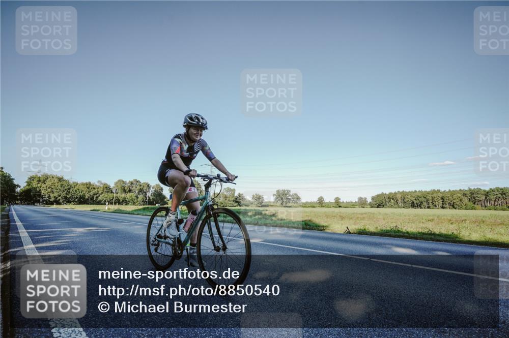 07.09.2025 - 19. Norderstedt Triathlon Michael Burmester http://msf.ph/oto/8850540 07.09.2025 16:37:08 Radfahren 926 meine-sportfotos.de