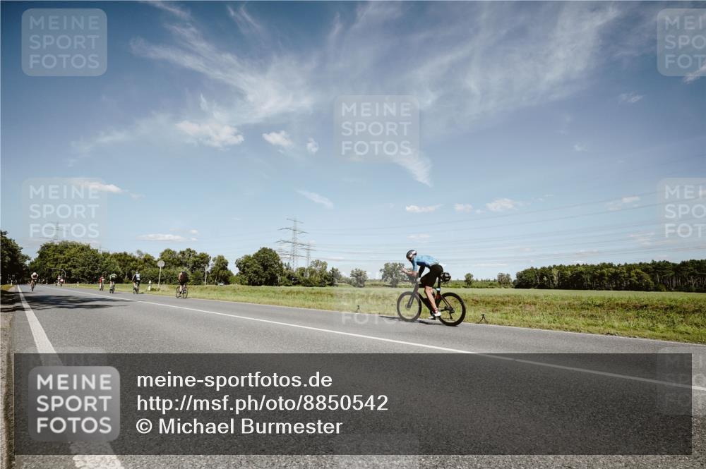 07.09.2025 - 19. Norderstedt Triathlon Michael Burmester http://msf.ph/oto/8850542 07.09.2025 14:16:48 Radfahren 993 meine-sportfotos.de