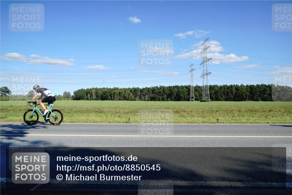 07.09.2025 - 19. Norderstedt Triathlon Michael Burmester http://msf.ph/oto/8850545 07.09.2025 15:30:38 Radfahren 383, 399, 445, 467, 870, 1545 meine-sportfotos.de