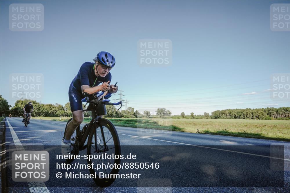 07.09.2025 - 19. Norderstedt Triathlon Michael Burmester http://msf.ph/oto/8850546 07.09.2025 16:37:22 Radfahren 1418, 1437 meine-sportfotos.de