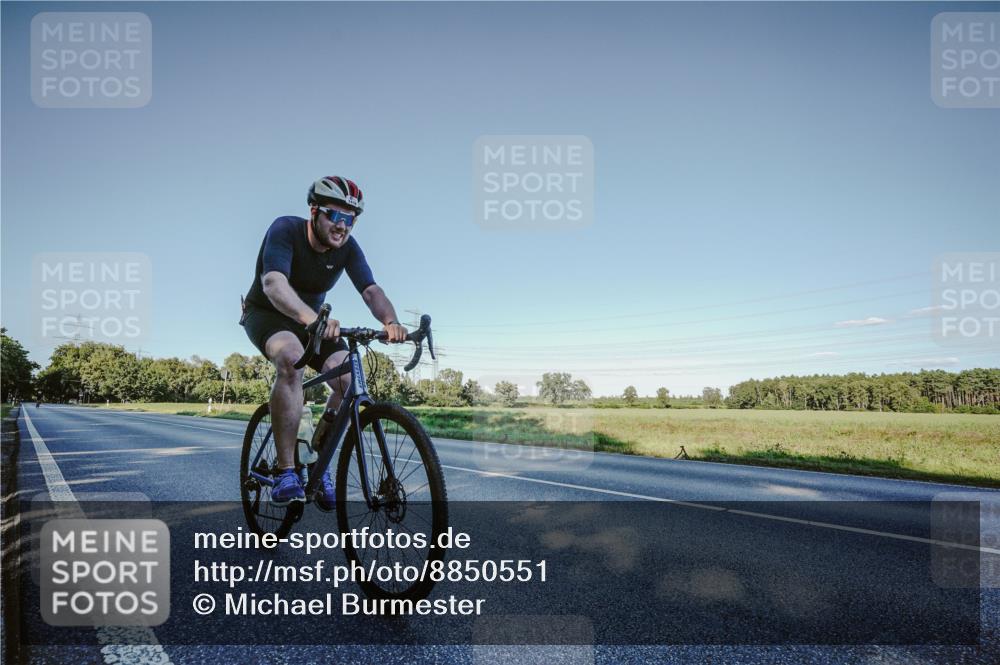 07.09.2025 - 19. Norderstedt Triathlon Michael Burmester http://msf.ph/oto/8850551 07.09.2025 16:37:23 Radfahren 1418, 1437 meine-sportfotos.de