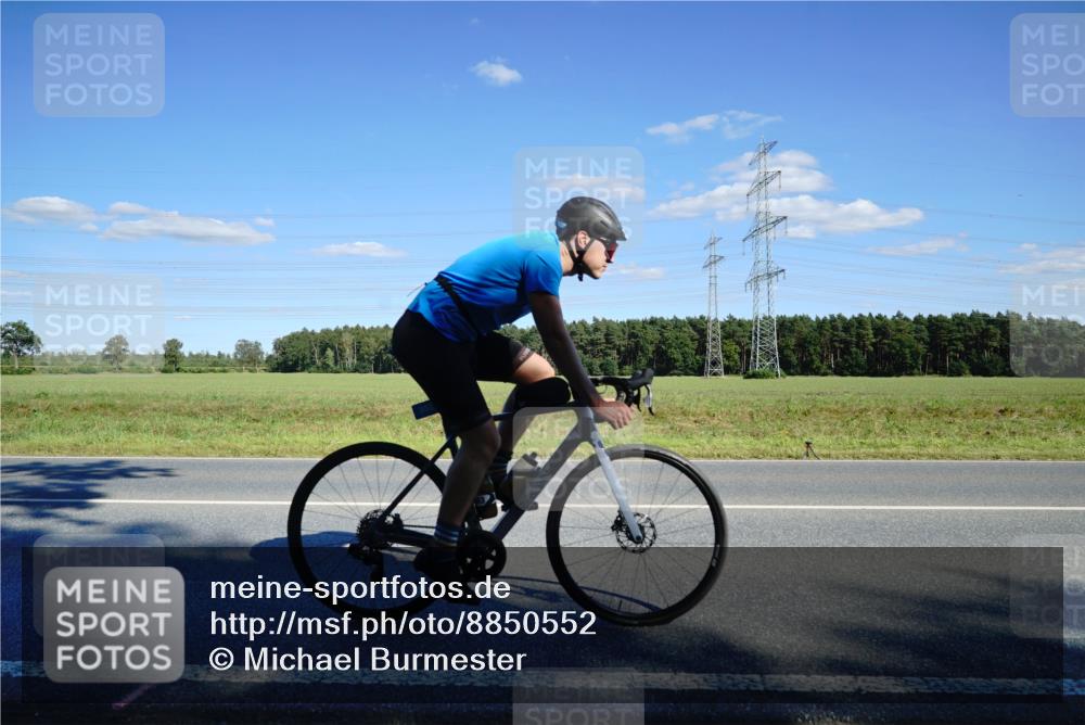 07.09.2025 - 19. Norderstedt Triathlon Michael Burmester http://msf.ph/oto/8850552 07.09.2025 15:30:40 Radfahren 383, 399, 467 meine-sportfotos.de
