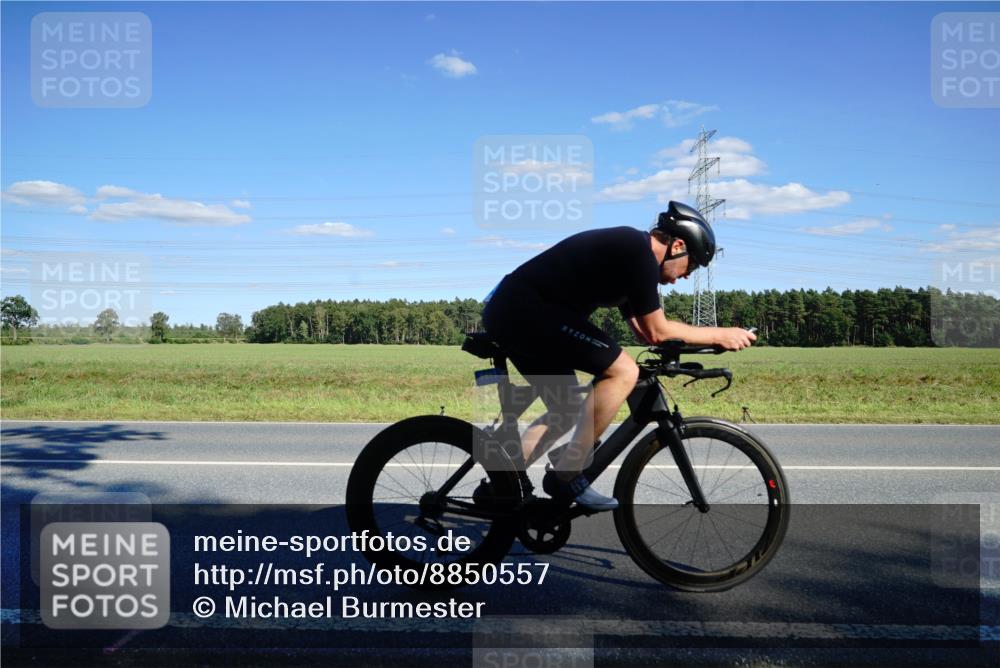 07.09.2025 - 19. Norderstedt Triathlon Michael Burmester http://msf.ph/oto/8850557 07.09.2025 15:30:46 Radfahren 442, 455, 1413, 1508 meine-sportfotos.de