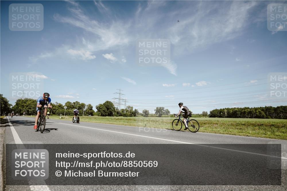 07.09.2025 - 19. Norderstedt Triathlon Michael Burmester http://msf.ph/oto/8850569 07.09.2025 14:17:02 Radfahren 1040 meine-sportfotos.de