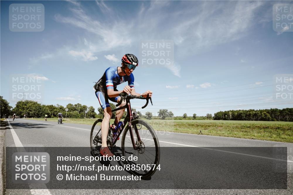 07.09.2025 - 19. Norderstedt Triathlon Michael Burmester http://msf.ph/oto/8850574 07.09.2025 14:17:03 Radfahren 1040 meine-sportfotos.de