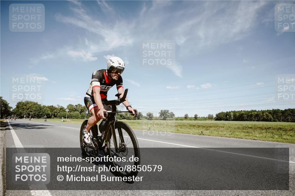 07.09.2025 - 19. Norderstedt Triathlon Michael Burmester http://msf.ph/oto/8850579 07.09.2025 14:17:07 Radfahren 982 meine-sportfotos.de