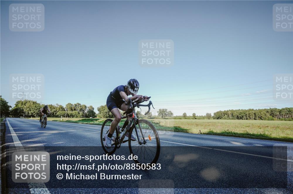 07.09.2025 - 19. Norderstedt Triathlon Michael Burmester http://msf.ph/oto/8850583 07.09.2025 16:38:36 Radfahren 875, 912 meine-sportfotos.de