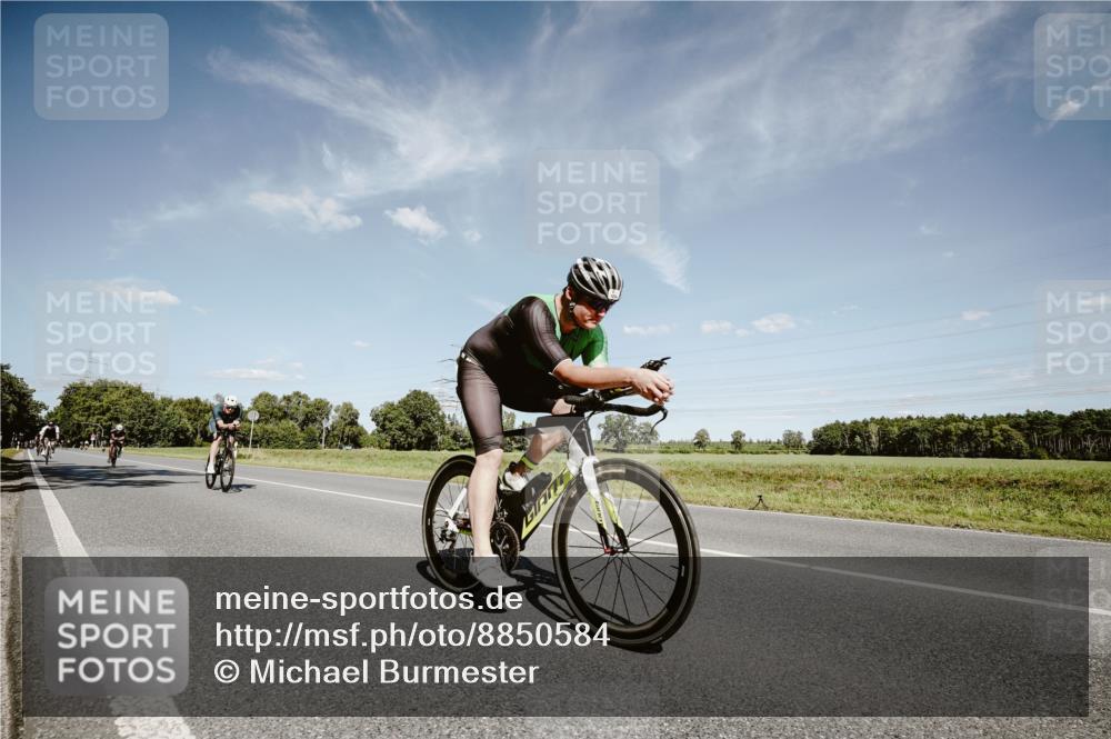 07.09.2025 - 19. Norderstedt Triathlon Michael Burmester http://msf.ph/oto/8850584 07.09.2025 14:17:12 Radfahren 398, 420, 981, 1034 meine-sportfotos.de