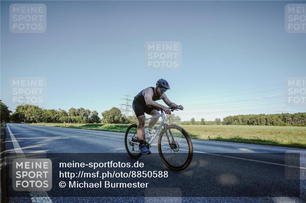 07.09.2025 - 19. Norderstedt Triathlon Michael Burmester http://msf.ph/oto/8850588 07.09.2025 16:38:37 Radfahren 875, 912 meine-sportfotos.de