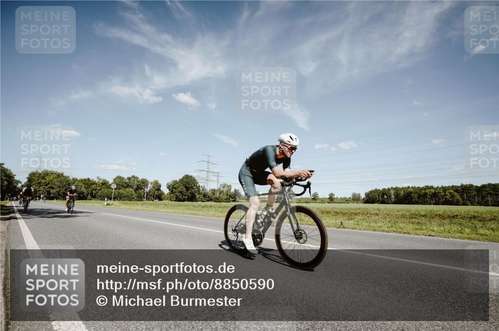 07.09.2025 - 19. Norderstedt Triathlon Michael Burmester http://msf.ph/oto/8850590 07.09.2025 14:17:13 Radfahren 398, 420, 981, 1034 meine-sportfotos.de