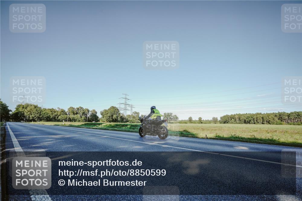 07.09.2025 - 19. Norderstedt Triathlon Michael Burmester http://msf.ph/oto/8850599 07.09.2025 16:39:30 Radfahren  meine-sportfotos.de