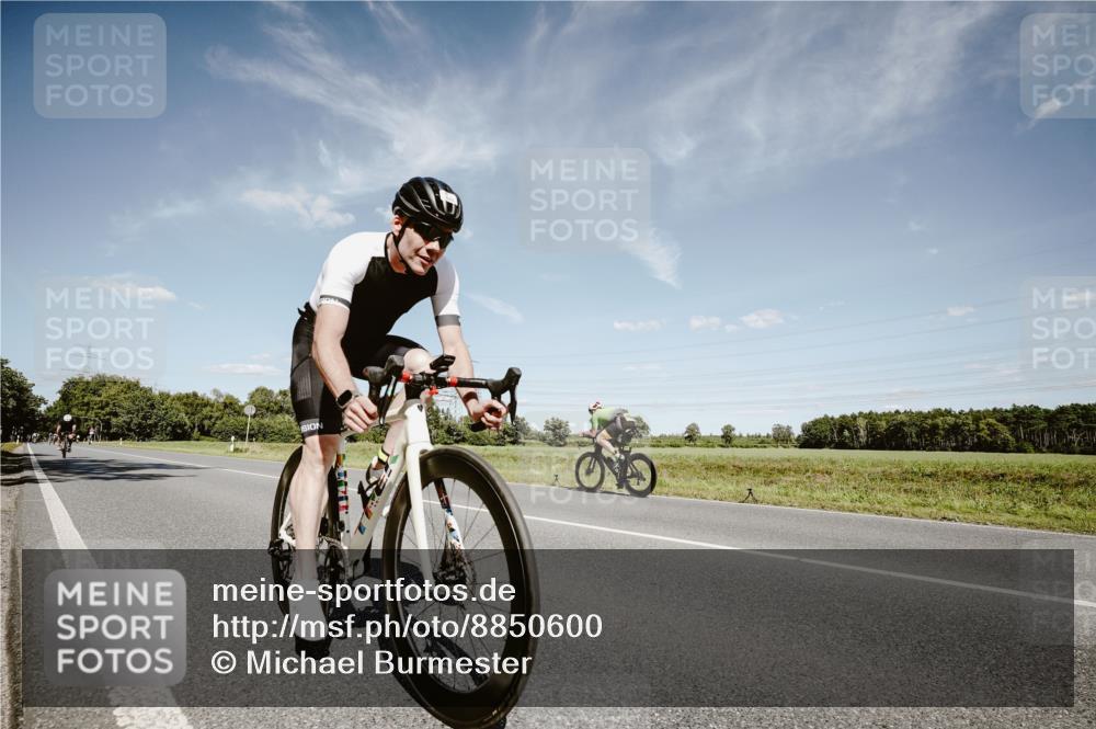 07.09.2025 - 19. Norderstedt Triathlon Michael Burmester http://msf.ph/oto/8850600 07.09.2025 14:17:15 Radfahren 398, 400, 420, 981, 1034 meine-sportfotos.de