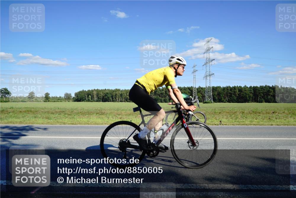 07.09.2025 - 19. Norderstedt Triathlon Michael Burmester http://msf.ph/oto/8850605 07.09.2025 15:31:34 Radfahren 937, 951, 1511 meine-sportfotos.de