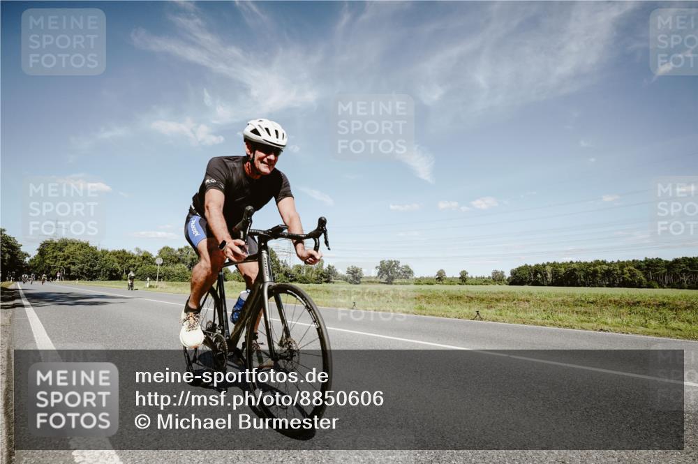 07.09.2025 - 19. Norderstedt Triathlon Michael Burmester http://msf.ph/oto/8850606 07.09.2025 14:17:18 Radfahren 400 meine-sportfotos.de
