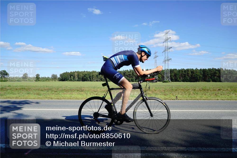 07.09.2025 - 19. Norderstedt Triathlon Michael Burmester http://msf.ph/oto/8850610 07.09.2025 15:31:36 Radfahren 937, 951, 1511 meine-sportfotos.de