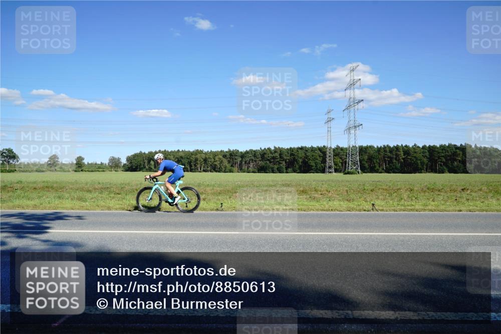 07.09.2025 - 19. Norderstedt Triathlon Michael Burmester http://msf.ph/oto/8850613 07.09.2025 15:31:37 Radfahren 937, 1511, 1537 meine-sportfotos.de
