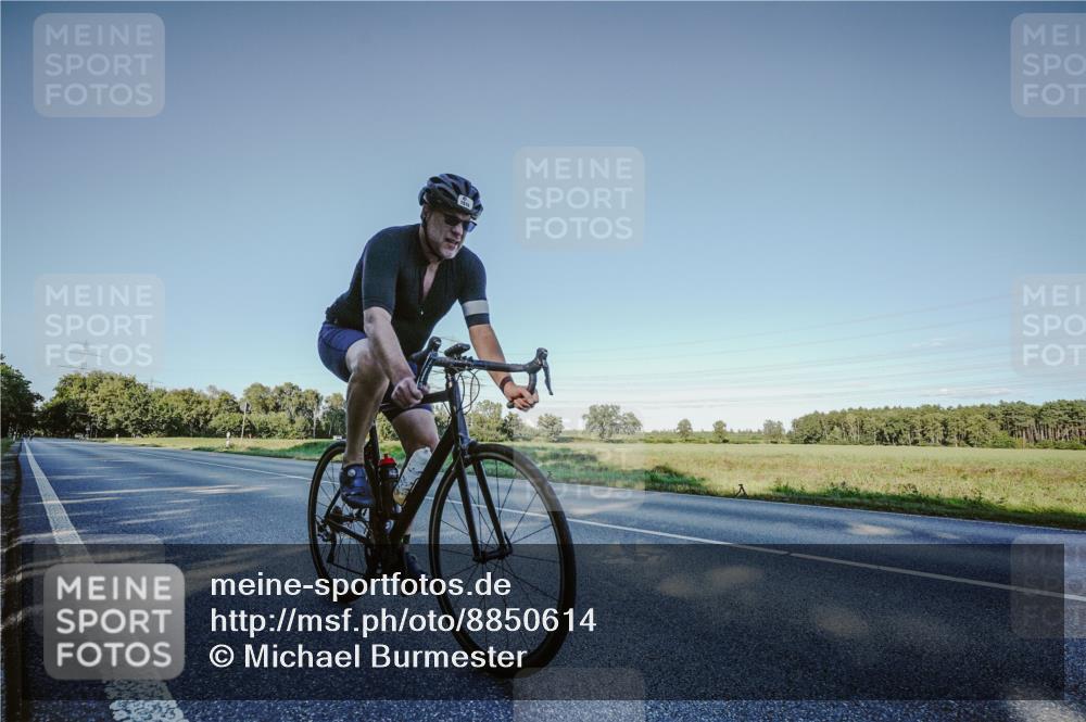 07.09.2025 - 19. Norderstedt Triathlon Michael Burmester http://msf.ph/oto/8850614 07.09.2025 16:40:07 Radfahren 1423, 1516 meine-sportfotos.de