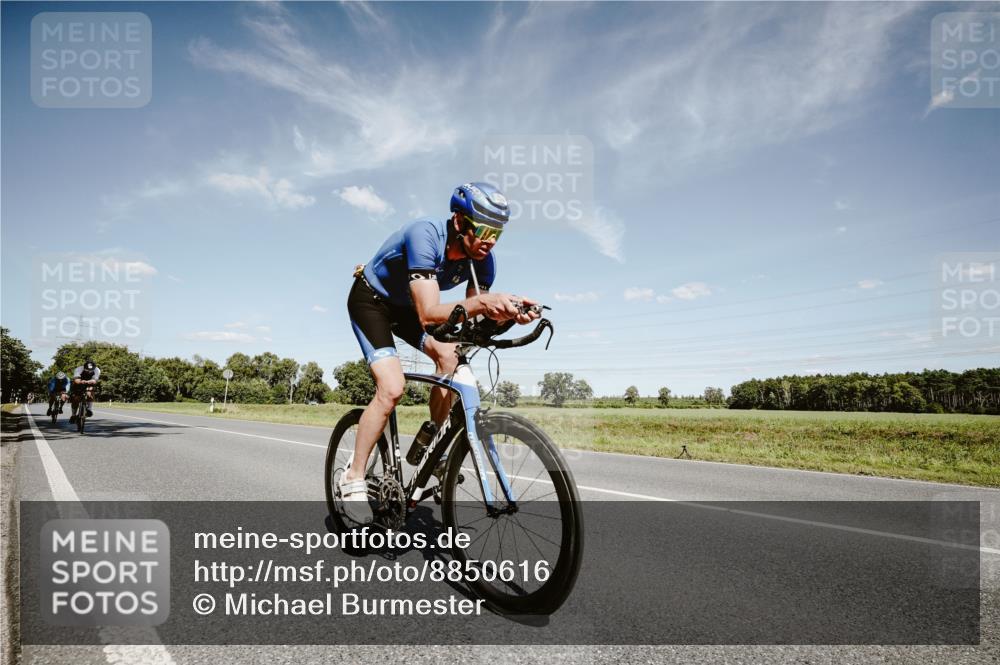 07.09.2025 - 19. Norderstedt Triathlon Michael Burmester http://msf.ph/oto/8850616 07.09.2025 14:17:24 Radfahren 364, 373, 1009, 1469 meine-sportfotos.de