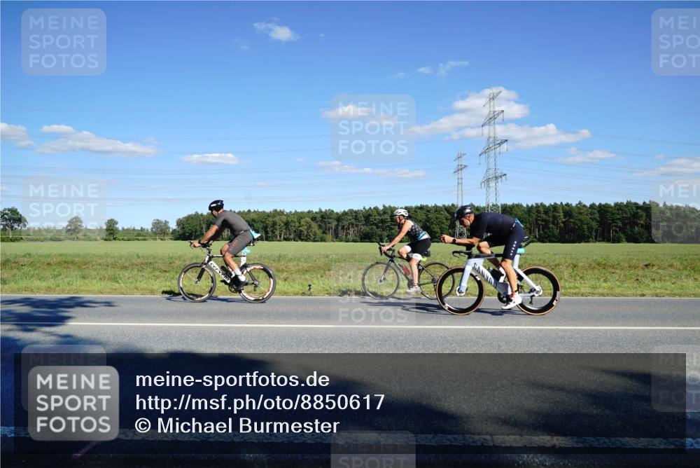 07.09.2025 - 19. Norderstedt Triathlon Michael Burmester http://msf.ph/oto/8850617 07.09.2025 15:31:41 Radfahren 944, 953, 1411, 1537 meine-sportfotos.de