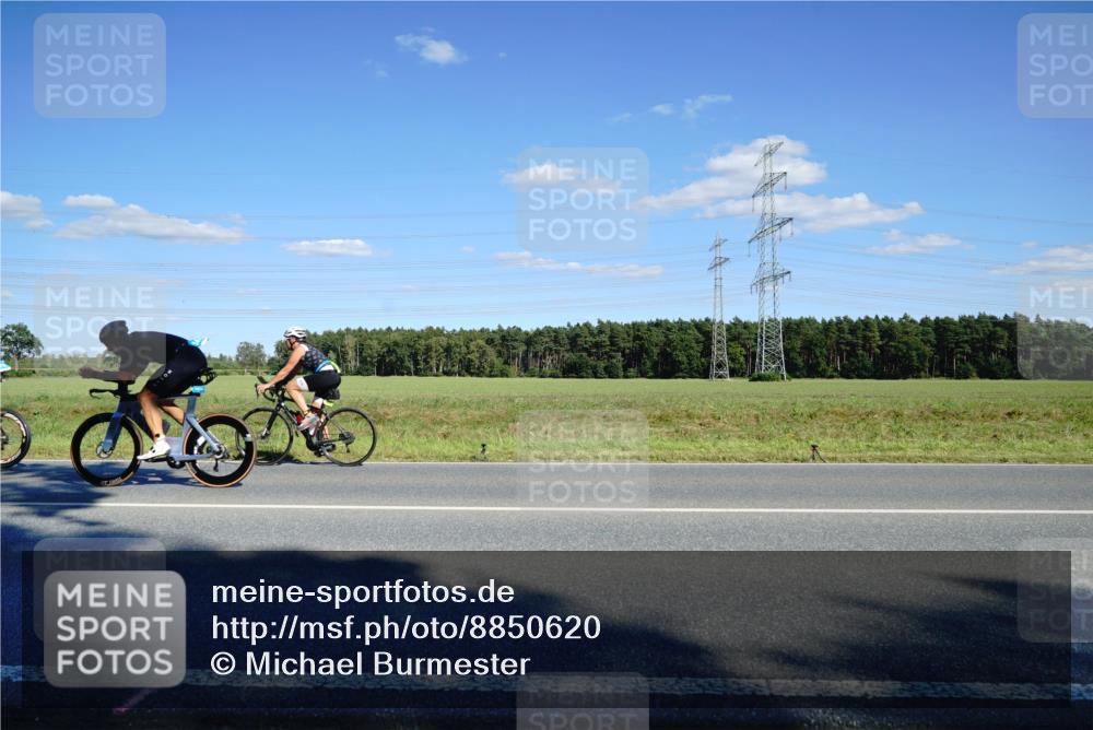 07.09.2025 - 19. Norderstedt Triathlon Michael Burmester http://msf.ph/oto/8850620 07.09.2025 15:31:42 Radfahren 944, 953, 1411, 1537 meine-sportfotos.de