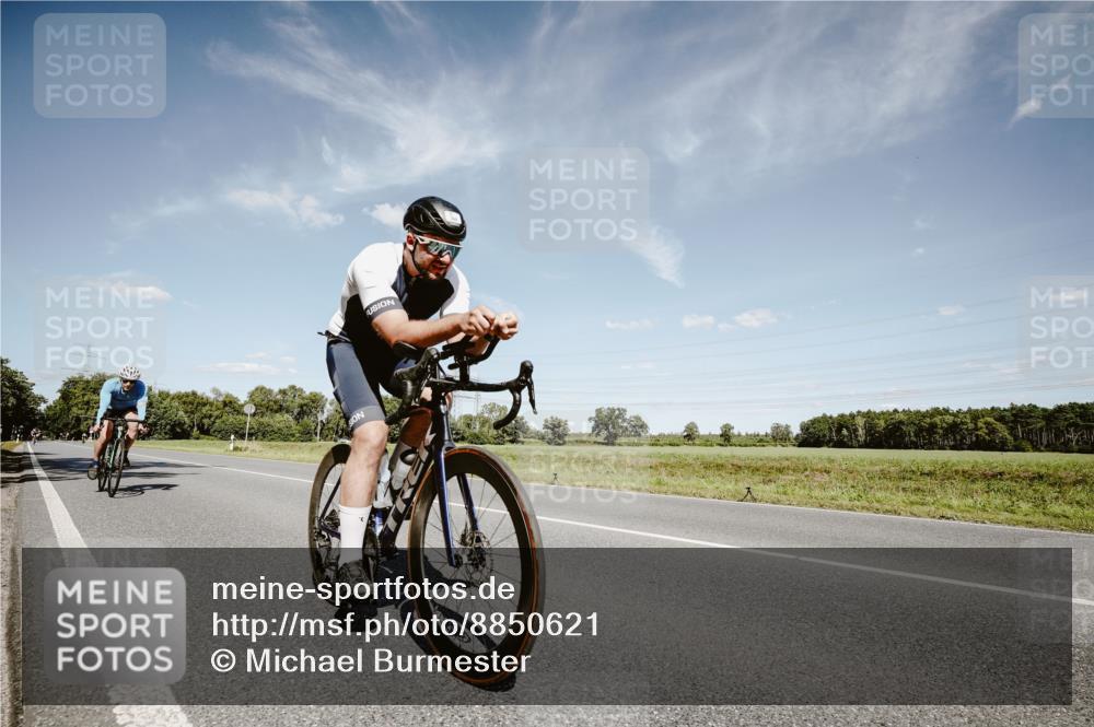 07.09.2025 - 19. Norderstedt Triathlon Michael Burmester http://msf.ph/oto/8850621 07.09.2025 14:17:25 Radfahren 364, 373, 1009, 1469 meine-sportfotos.de
