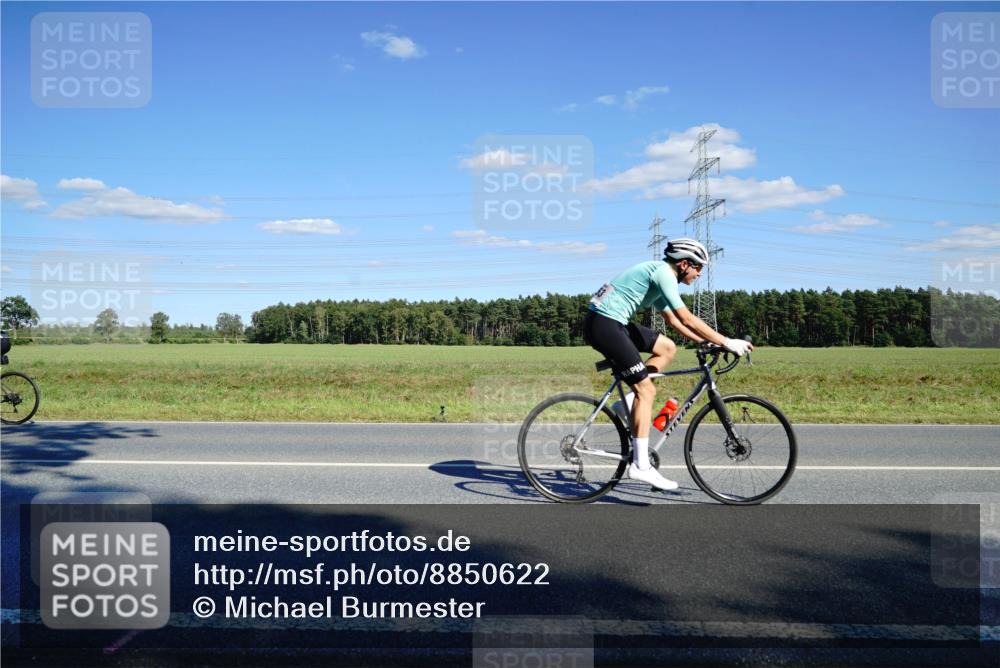 07.09.2025 - 19. Norderstedt Triathlon Michael Burmester http://msf.ph/oto/8850622 07.09.2025 15:31:42 Radfahren 944, 953, 1411, 1537 meine-sportfotos.de