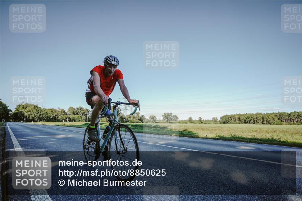 07.09.2025 - 19. Norderstedt Triathlon Michael Burmester http://msf.ph/oto/8850625 07.09.2025 16:40:27 Radfahren 1513 meine-sportfotos.de