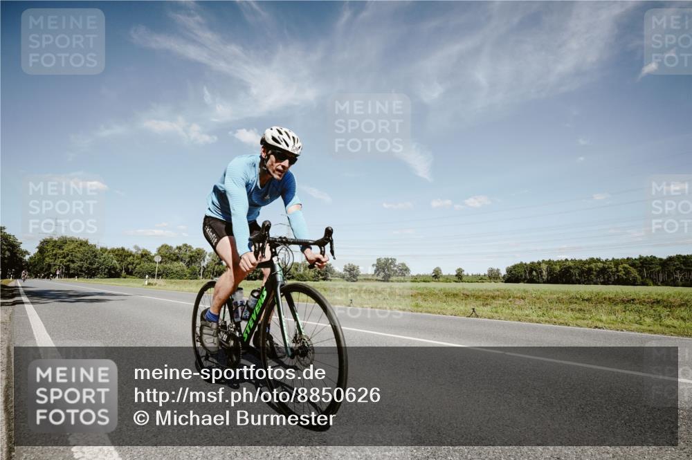 07.09.2025 - 19. Norderstedt Triathlon Michael Burmester http://msf.ph/oto/8850626 07.09.2025 14:17:26 Radfahren 364, 373, 1009, 1469 meine-sportfotos.de