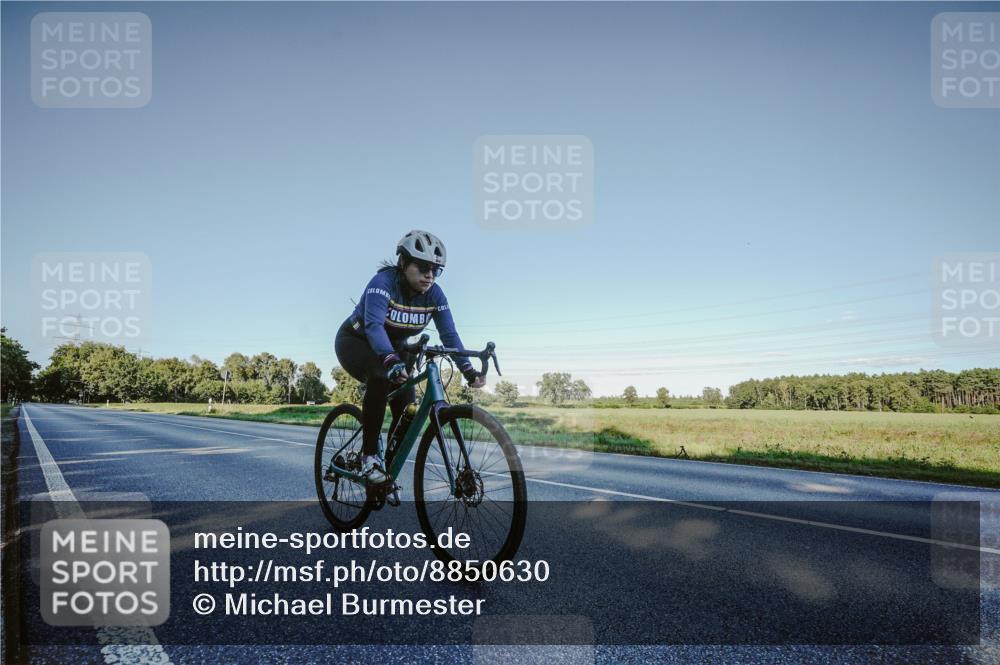 07.09.2025 - 19. Norderstedt Triathlon Michael Burmester http://msf.ph/oto/8850630 07.09.2025 16:40:53 Radfahren 954 meine-sportfotos.de