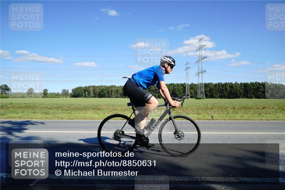 07.09.2025 - 19. Norderstedt Triathlon Michael Burmester http://msf.ph/oto/8850631 07.09.2025 15:31:48 Radfahren 917, 957 meine-sportfotos.de