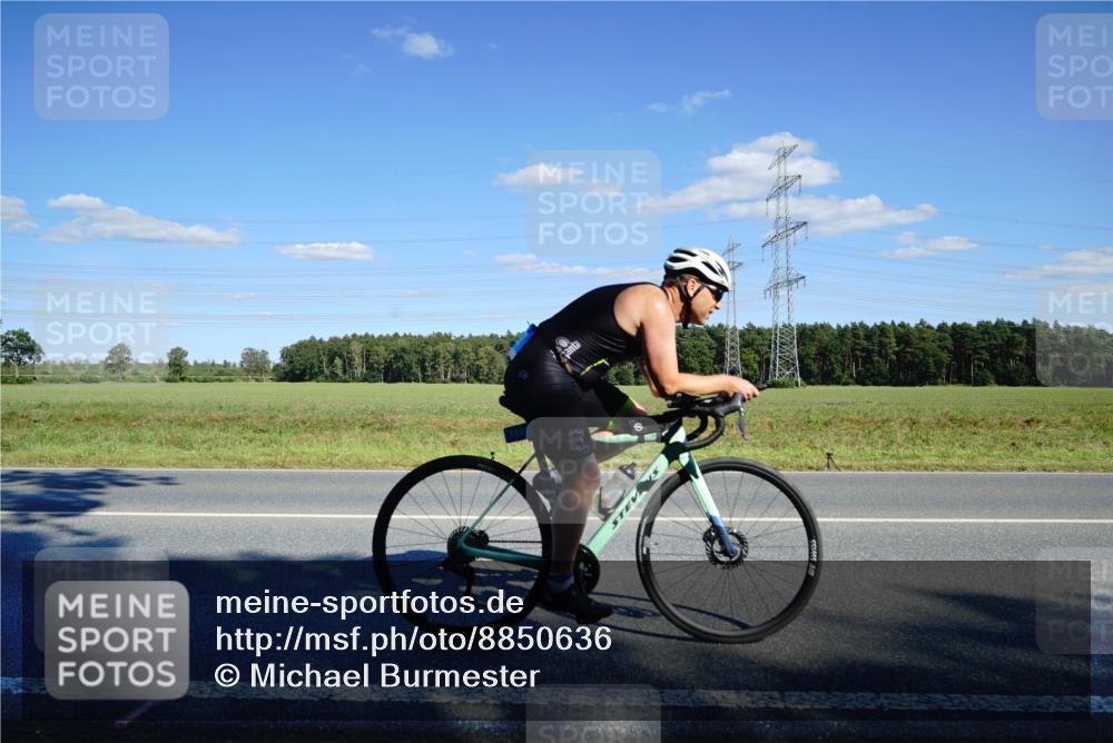 07.09.2025 - 19. Norderstedt Triathlon Michael Burmester http://msf.ph/oto/8850636 07.09.2025 15:32:01 Radfahren 902, 1427, 1460, 1523 meine-sportfotos.de