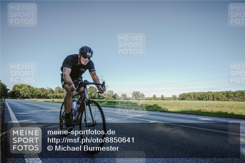 07.09.2025 - 19. Norderstedt Triathlon Michael Burmester http://msf.ph/oto/8850641 07.09.2025 16:43:13 Radfahren 1448 meine-sportfotos.de