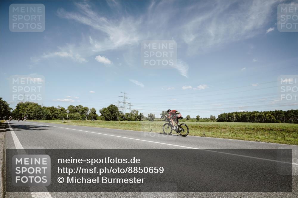 07.09.2025 - 19. Norderstedt Triathlon Michael Burmester http://msf.ph/oto/8850659 07.09.2025 14:17:46 Radfahren 1008 meine-sportfotos.de