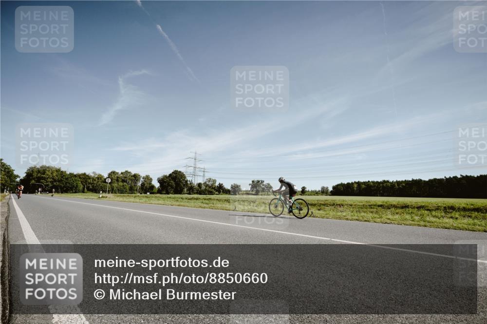 07.09.2025 - 19. Norderstedt Triathlon Michael Burmester http://msf.ph/oto/8850660 07.09.2025 11:10:27 Radfahren 833 meine-sportfotos.de