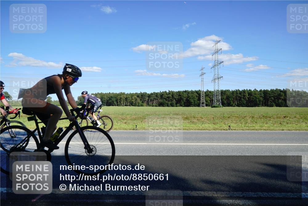 07.09.2025 - 19. Norderstedt Triathlon Michael Burmester http://msf.ph/oto/8850661 07.09.2025 15:32:27 Radfahren 401, 415, 459, 1492, 1495, 1541 meine-sportfotos.de