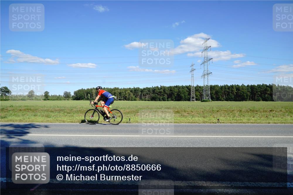 07.09.2025 - 19. Norderstedt Triathlon Michael Burmester http://msf.ph/oto/8850666 07.09.2025 15:32:33 Radfahren 945 meine-sportfotos.de