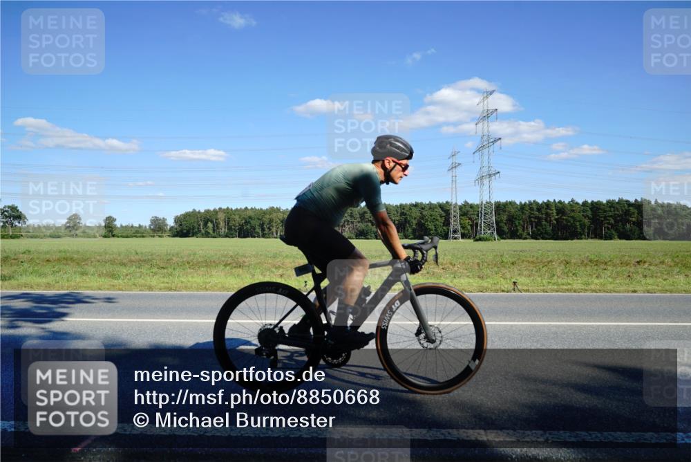 07.09.2025 - 19. Norderstedt Triathlon Michael Burmester http://msf.ph/oto/8850668 07.09.2025 15:32:34 Radfahren 945 meine-sportfotos.de