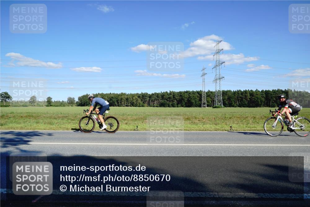 07.09.2025 - 19. Norderstedt Triathlon Michael Burmester http://msf.ph/oto/8850670 07.09.2025 15:32:36 Radfahren 873, 945 meine-sportfotos.de