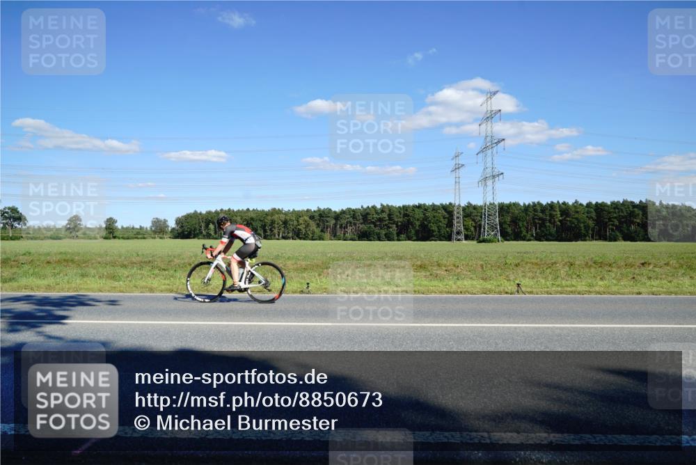 07.09.2025 - 19. Norderstedt Triathlon Michael Burmester http://msf.ph/oto/8850673 07.09.2025 15:32:37 Radfahren 873, 945 meine-sportfotos.de