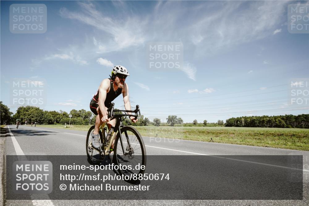 07.09.2025 - 19. Norderstedt Triathlon Michael Burmester http://msf.ph/oto/8850674 07.09.2025 14:17:53 Radfahren 395, 1014, 1036 meine-sportfotos.de
