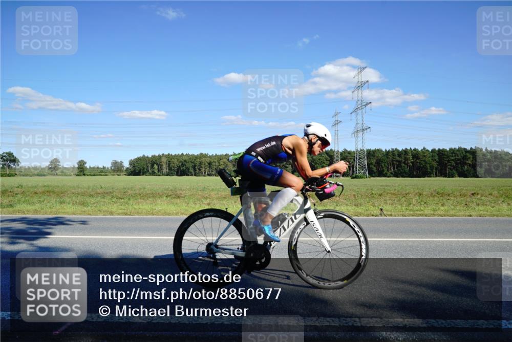 07.09.2025 - 19. Norderstedt Triathlon Michael Burmester http://msf.ph/oto/8850677 07.09.2025 15:32:41 Radfahren 477, 873, 936, 949, 1410 meine-sportfotos.de