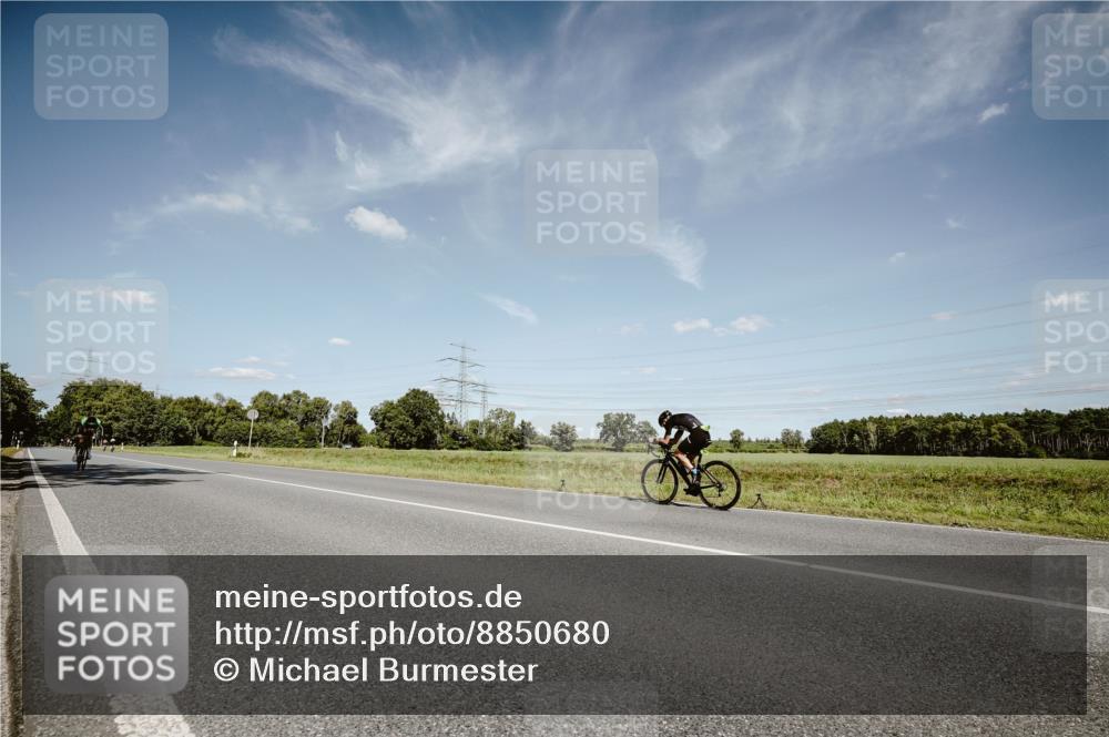 07.09.2025 - 19. Norderstedt Triathlon Michael Burmester http://msf.ph/oto/8850680 07.09.2025 14:17:54 Radfahren 395, 1014, 1036 meine-sportfotos.de