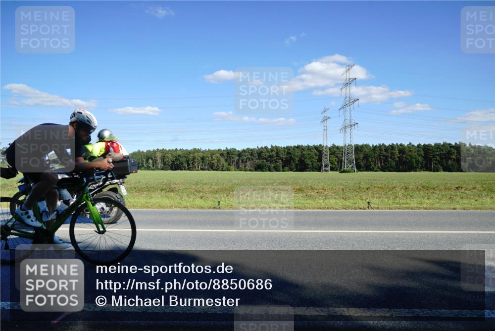 07.09.2025 - 19. Norderstedt Triathlon Michael Burmester http://msf.ph/oto/8850686 07.09.2025 15:32:49 Radfahren 866, 1475, 1504, 1530 meine-sportfotos.de