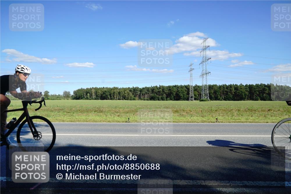 07.09.2025 - 19. Norderstedt Triathlon Michael Burmester http://msf.ph/oto/8850688 07.09.2025 15:32:49 Radfahren 866, 1475, 1504, 1530 meine-sportfotos.de