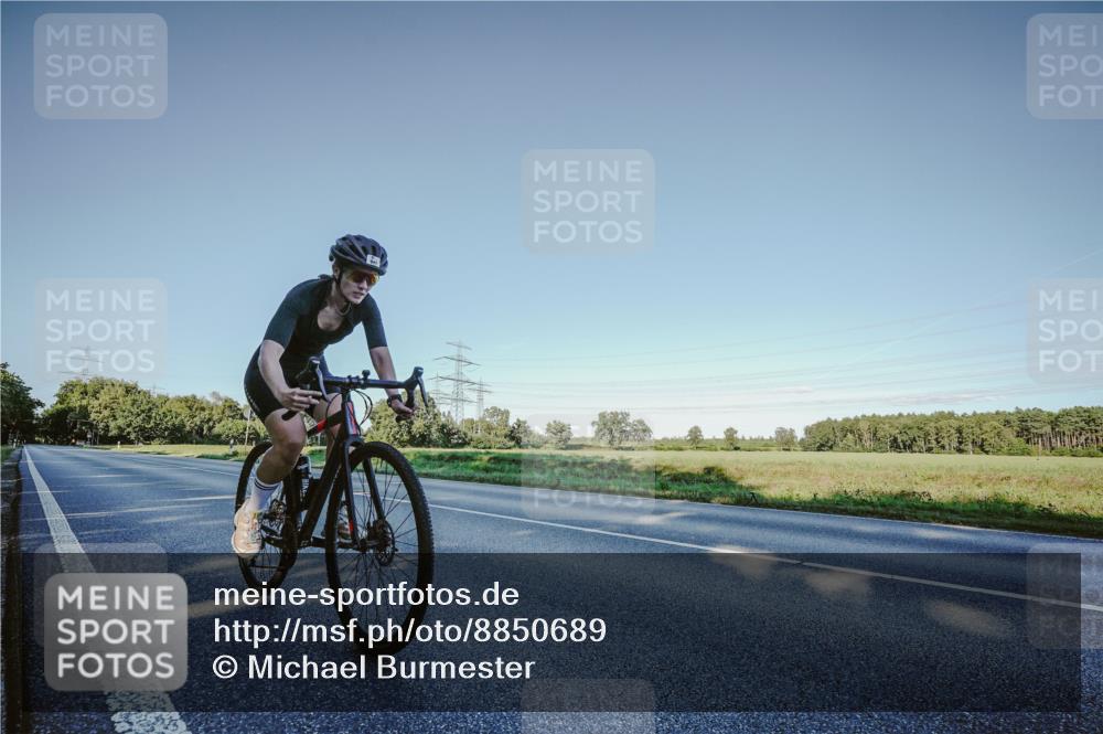07.09.2025 - 19. Norderstedt Triathlon Michael Burmester http://msf.ph/oto/8850689 07.09.2025 16:45:43 Radfahren 941 meine-sportfotos.de