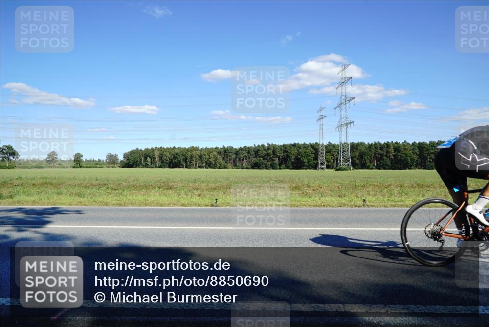 07.09.2025 - 19. Norderstedt Triathlon Michael Burmester http://msf.ph/oto/8850690 07.09.2025 15:32:50 Radfahren 866, 1475, 1530 meine-sportfotos.de