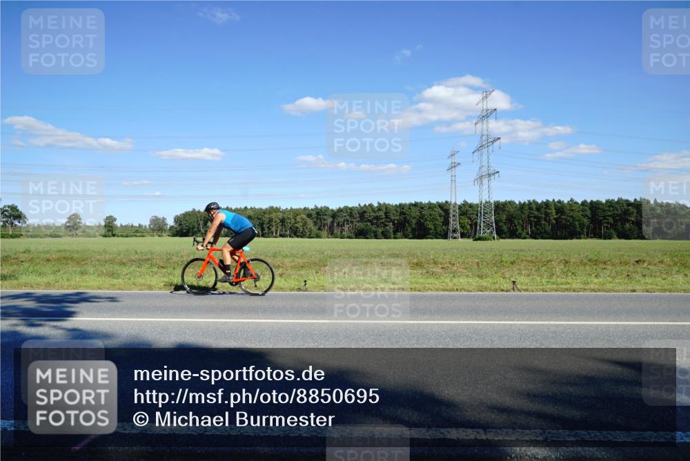 07.09.2025 - 19. Norderstedt Triathlon Michael Burmester http://msf.ph/oto/8850695 07.09.2025 15:32:53 Radfahren 377, 866, 1475, 1530 meine-sportfotos.de