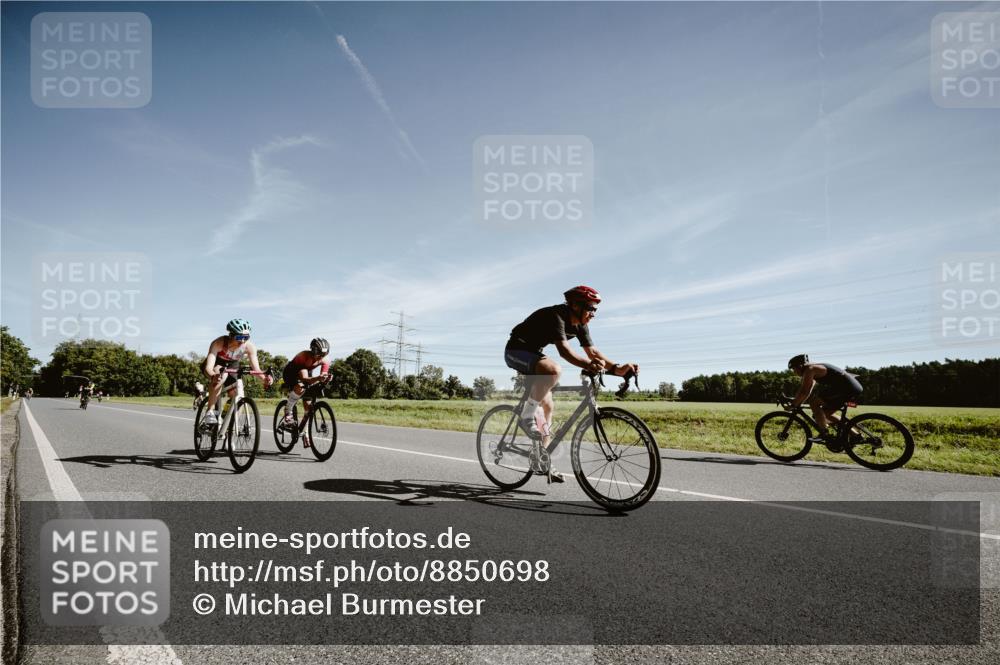 07.09.2025 - 19. Norderstedt Triathlon Michael Burmester http://msf.ph/oto/8850698 07.09.2025 11:10:58 Radfahren 199, 1153, 1184, 1377 meine-sportfotos.de